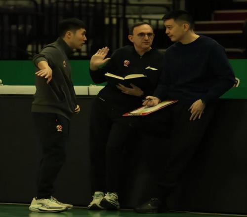 黄老板醉酒,中断阿莫林,采访,皇冠体育,皇冠体育官网,皇冠体育官网玩家首选